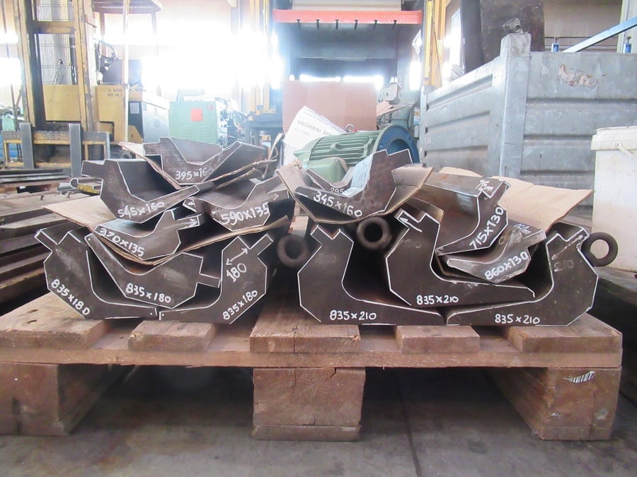 PRISMI E LAME Utensili per presse piegatrici 